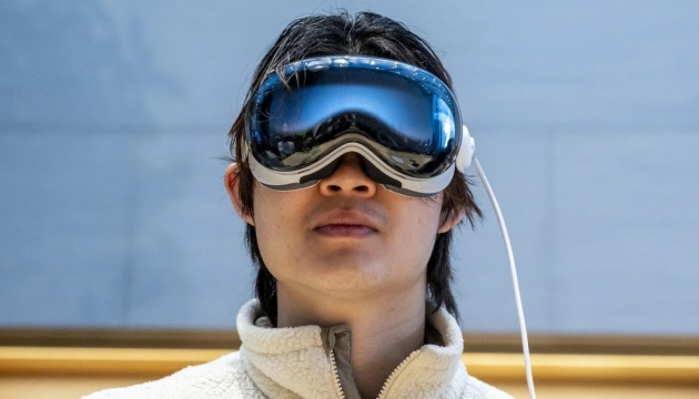 Apple разрабатывает новую функцию прокрутки взглядом для очков Vision Pro — Bloomberg