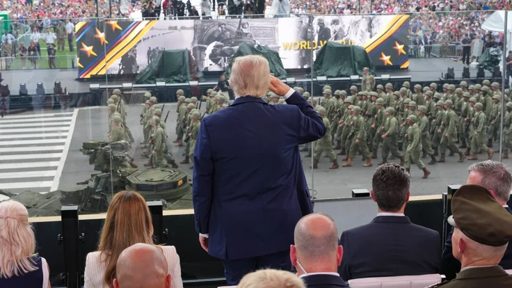 Военный парад в США совпал с массовыми протестами по всей стране