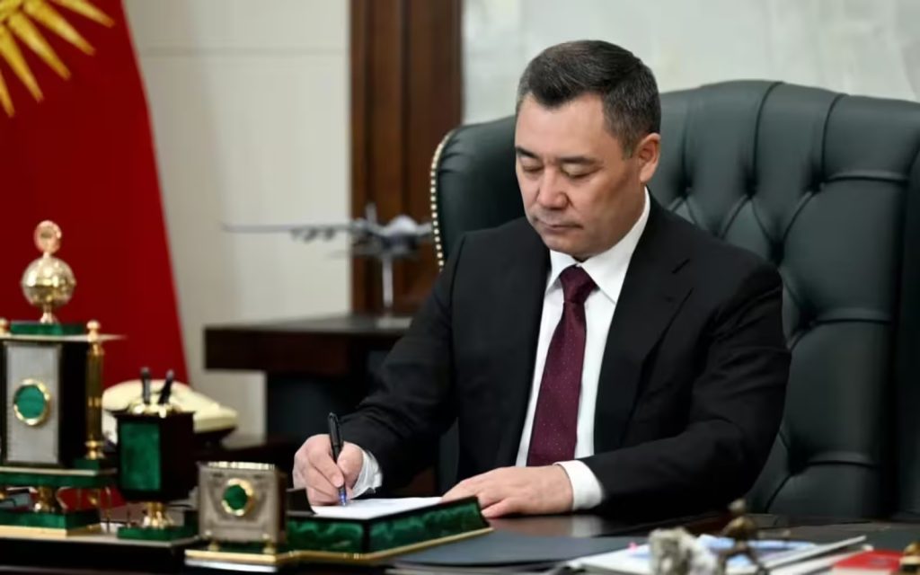 Кыргызстан ратифицировал соглашение о стыке границ с Таджикистаном и Узбекистаном, определив точку пересечения в Ферганской долине.