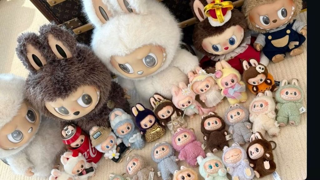 Ван Нин, владелец Pop Mart, стал миллиардером благодаря популярности игрушек Labubu в «слепых коробках», покорив молодежь и звезд по всему миру.