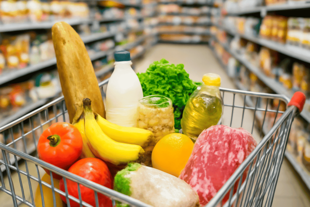 Узнайте, как правильно закупать продукты, чтобы эффективно экономить на покупках без потери в качестве. Практичные советы для каждой семьи.