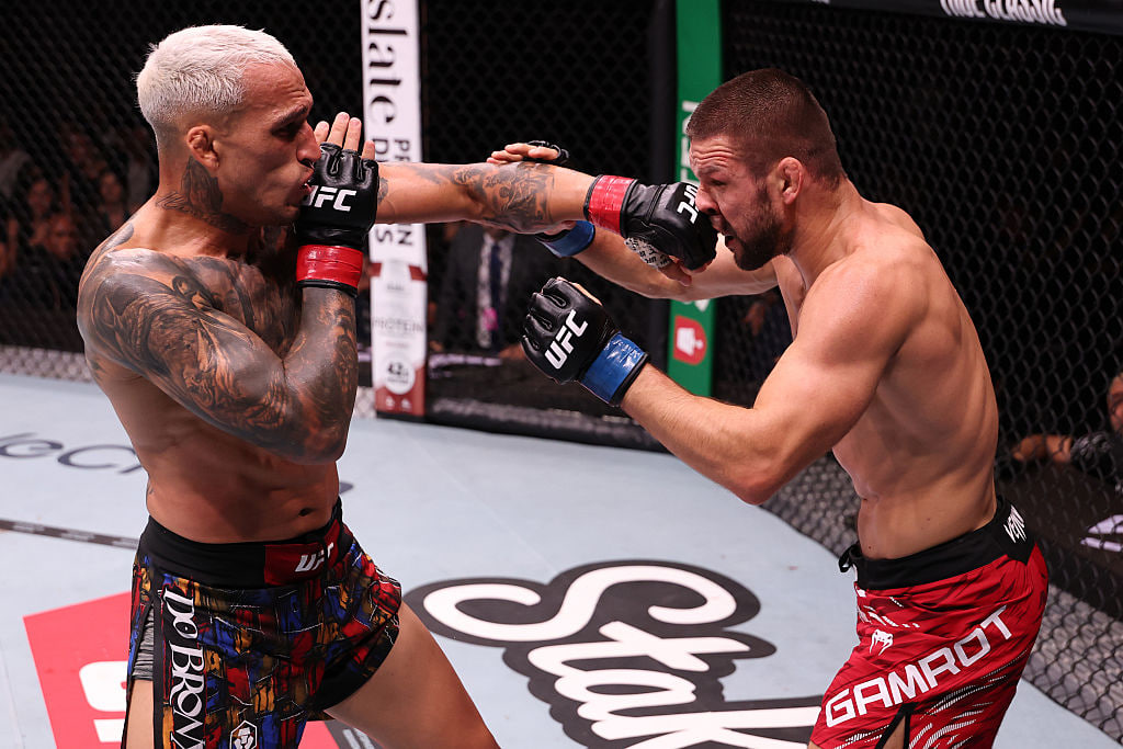 Чарльз Оливейра вернулся в элиту UFC победой над Гамротом