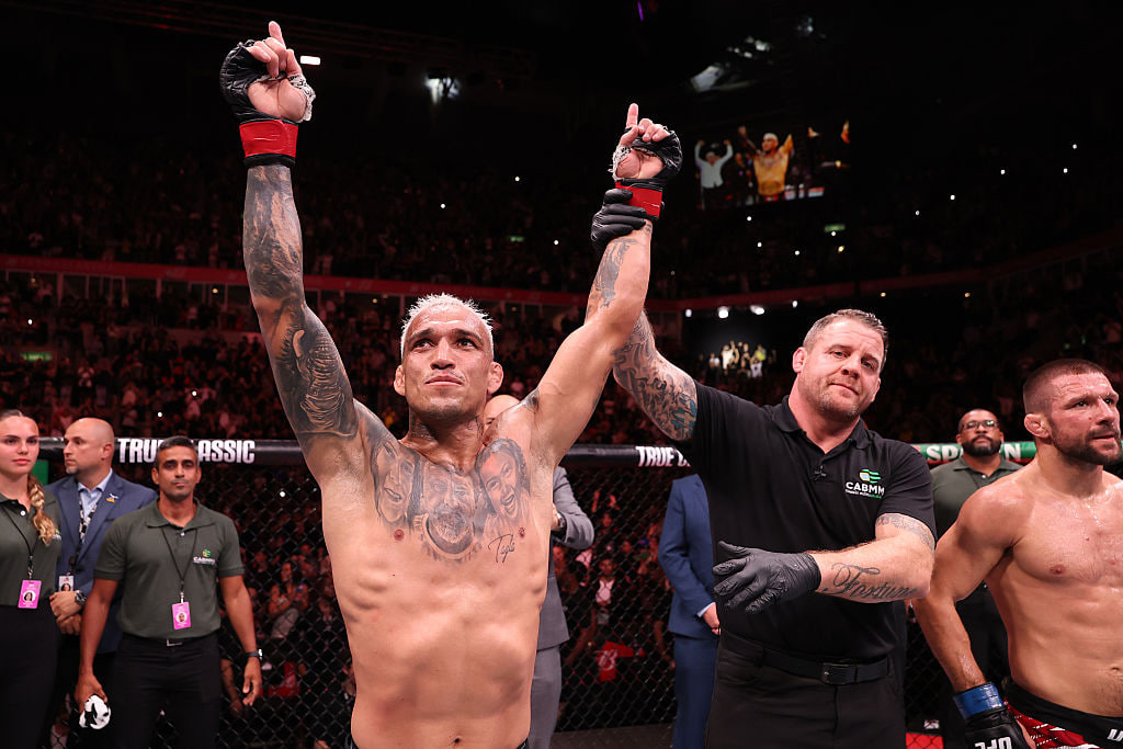 Чарльз Оливейра вернулся в элиту UFC победой над Гамротом