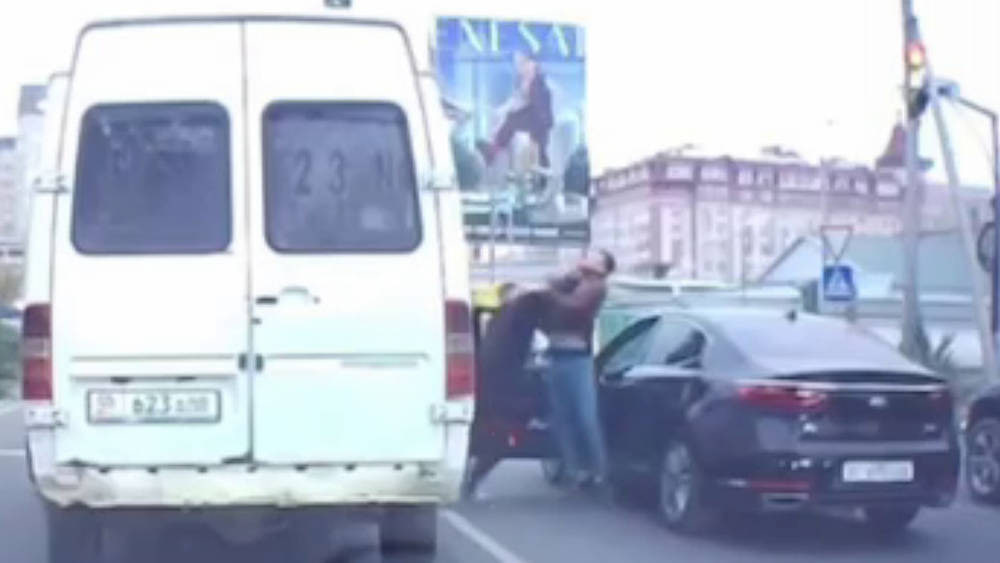 Драка в Бишкеке: водители не поделили дорогу