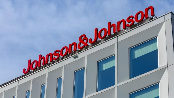 Johnson & Johnson обвиняют в раке из-за детской присыпки