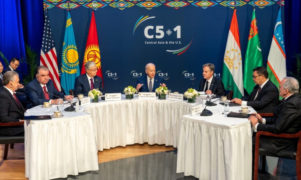 Садыр Жапаров поедет на саммит C5+1 в Вашингтоне