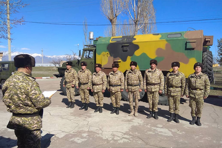 Прапорщика поймали на продаже продуктов, украденных у солдат Прапорщика арестован за кражу продуктов у солдат