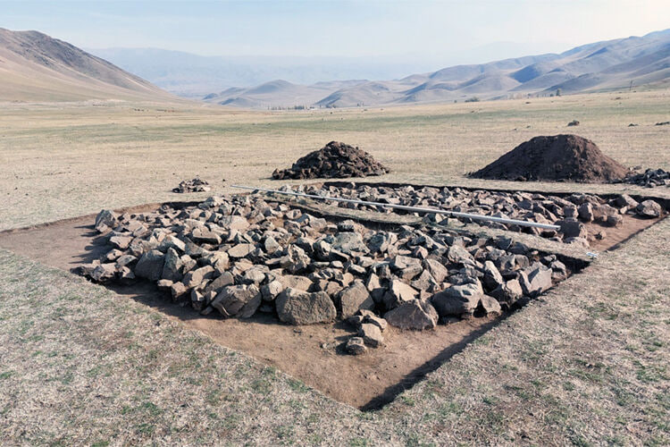 Археологи нашли древнее изваяние женщины в Кыргызстане