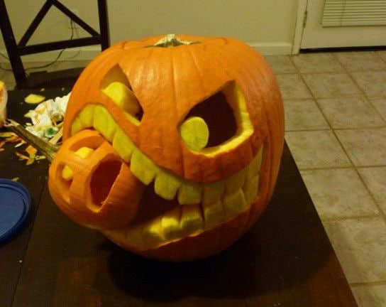 Неожиданные светильники из тыквы: люди делятся креативом