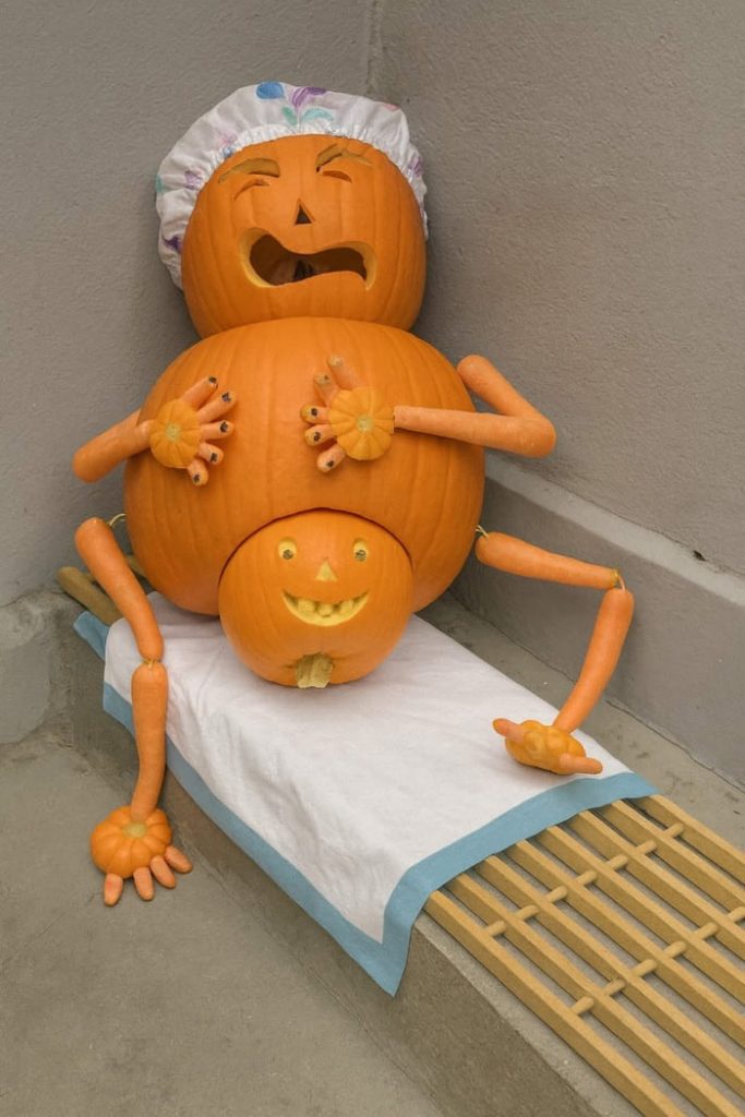 Неожиданные светильники из тыквы: люди делятся креативом