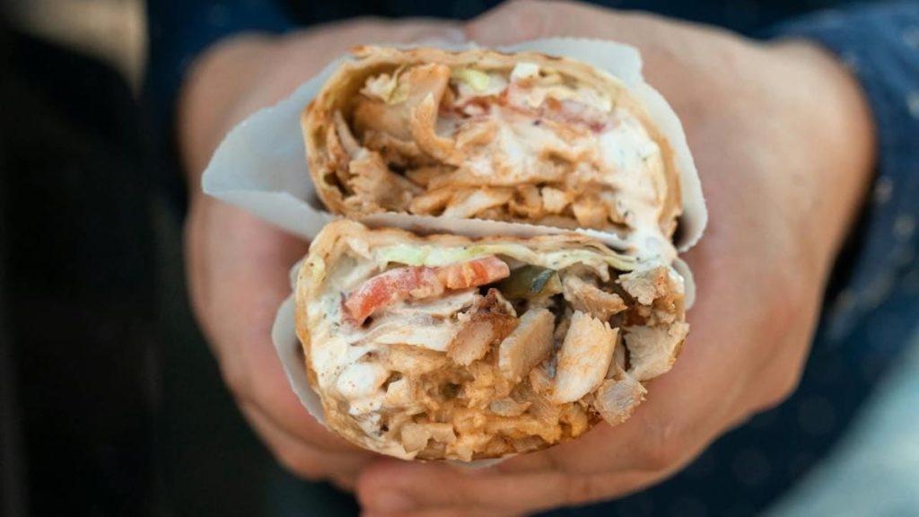 Выросло число пострадавших от шаурмы в частной школе: как развиваются события Увеличилось количество отравившихся от шаурмы в школе