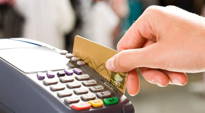 В Кыргызстане вводят обязательные безналичные расчёты