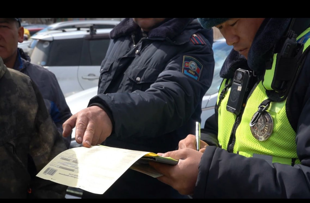 В Бишкеке прошли массовые рейды против водителей, мешающих общественному транспорту Рейды в Бишкеке: 27 машин эвакуировали с остановок