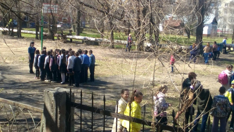 В Бишкеке эвакуировали школу из-за ложного звонка о бомбе