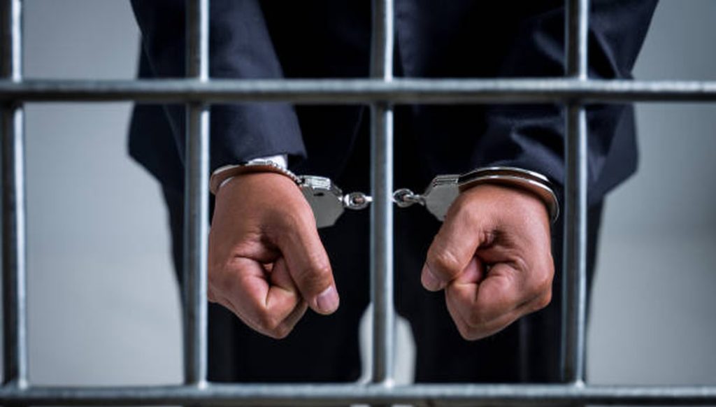 В Бишкеке задержали телефонных мошенников