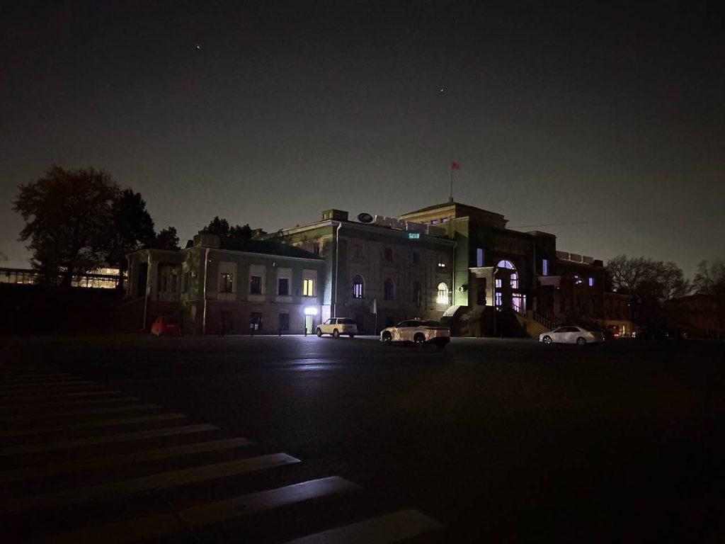 Как Бишкек по утрам погружается в темноту: власти требуют экономии Бишкек в темноте: отключения света ради экономии энергии