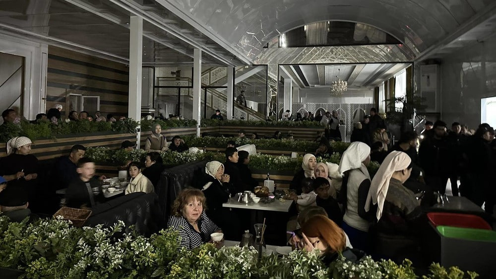 После скандала с отключениями мэр Оша вернул свет кафе и ресторанам Мэр Оша вернул свет ресторанам после скандала