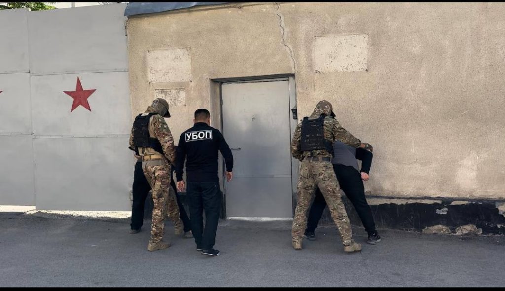 В Кыргызстане готовят ужесточение в Уголовный кодекс: за что увеличатся сроки? В Кыргызстане ужесточ наказания за участие в ОПГ