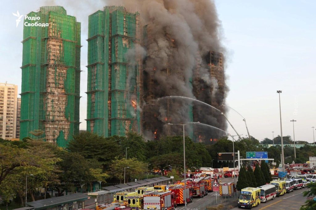 Масштабный пожар в Гонконге: горят небоскребы - фото, видео