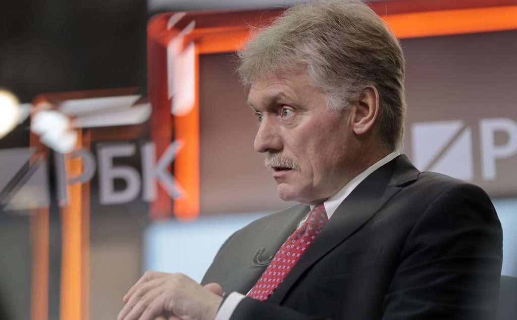 Песков: Россия упростит правила для мигрантов из КР