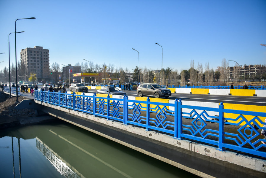 В Бишкеке открыли движение через мост на Ауэзова