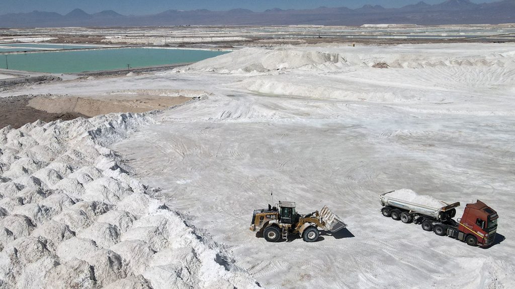 В США открыли крупное месторождение лития: как отразится на Кыргызстане и мировом рынке В США открыли уникальное месторождение лития: сравнение