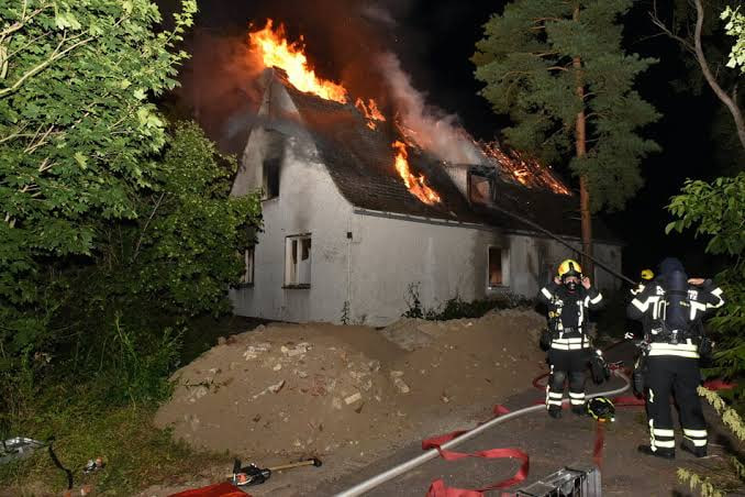 В Германии серийным поджигателем оказался бывший пожарный: причина еще удивительней В Германии серийным поджигателем оказался пожарный