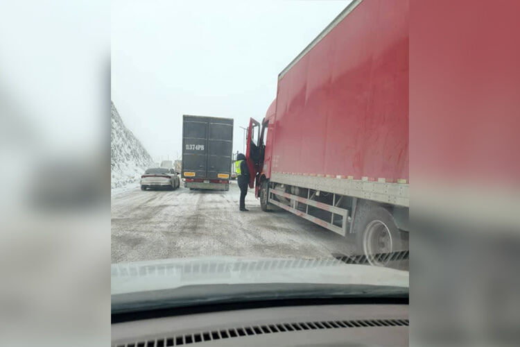 Снегопад в Нарынской области: ограничение движения