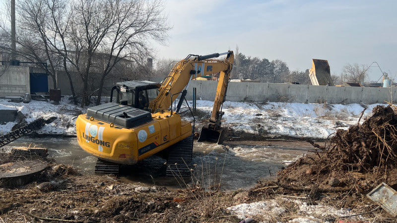 В Бишкеке продолжают очищать реки и каналы: мэрия рассказала о ходе работ Очистка рек в Бишкеке: мэрия рассказала о ходе работ