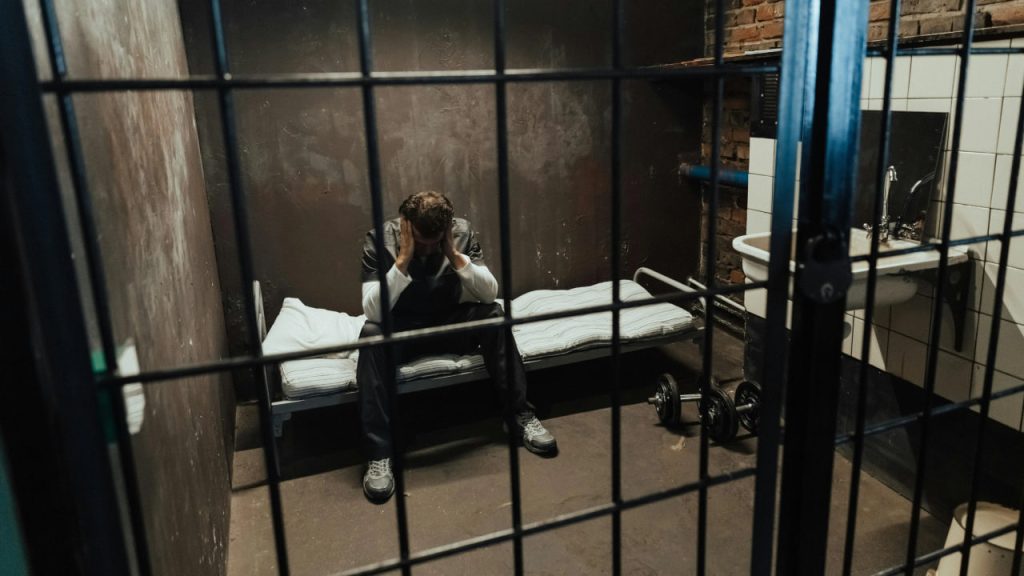 Суд Кыргызстана отклонил смертную казнь, но власти ищут другие меры Кыргызстан отказался от возврата смертной казни: что дальше