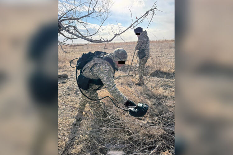 В Балыкчи найден тайник схрон с оружием (фото)