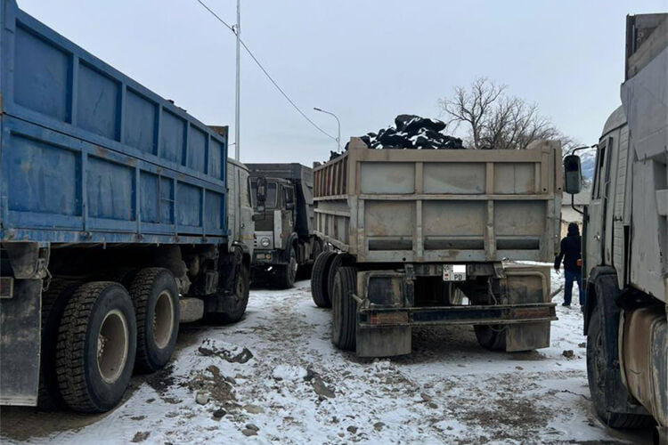 В Нарынской области прошел рейд против попыток завышения цен на уголь ГКНБ пресекли завышение цен на уголь в Нарынской области