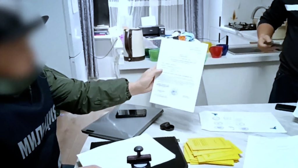В Чуйской области раскрыли сеть по изготовлению поддельных документов, работавший с 2023 года В Чуйской области раскрыли схему по подделке документов