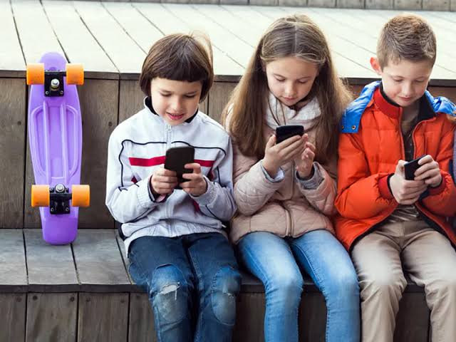 В Казахстане хотят запретить соцсети для детей младше 16 лет Запрет соцсетей для детей в Казахстане: подробности