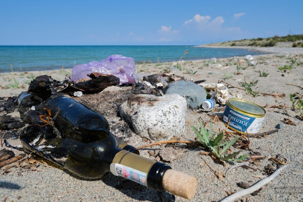 Со дна Иссык-Куля подняли более 43 тонн мусора: отчет МЧС