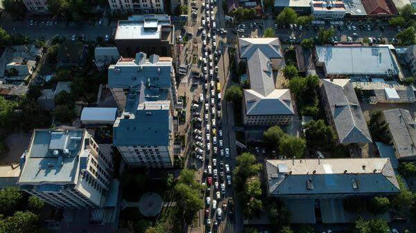 В центре Бишкека вводят одностороннее движение на двух улицах В Бишкеке изменят схему движения: где теперь односторонка