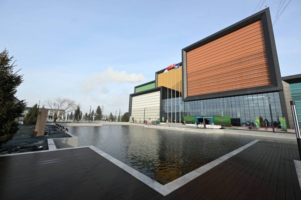 В Бишкеке открыли завод по выработке энергии из мусора