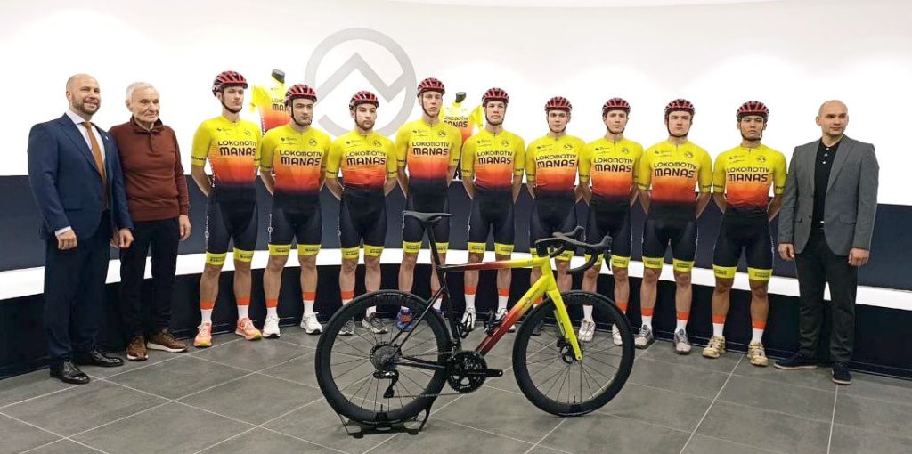 В Кыргызстане создали велокоманду «Локомотив Манас»