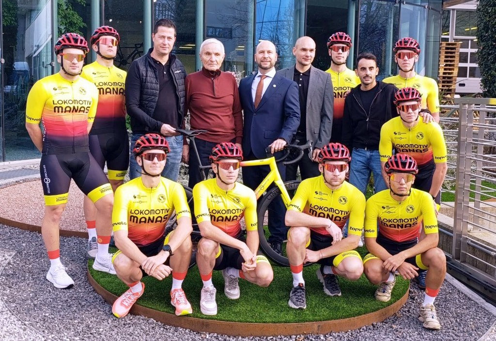 В Кыргызстане создали велокоманду «Локомотив Манас»