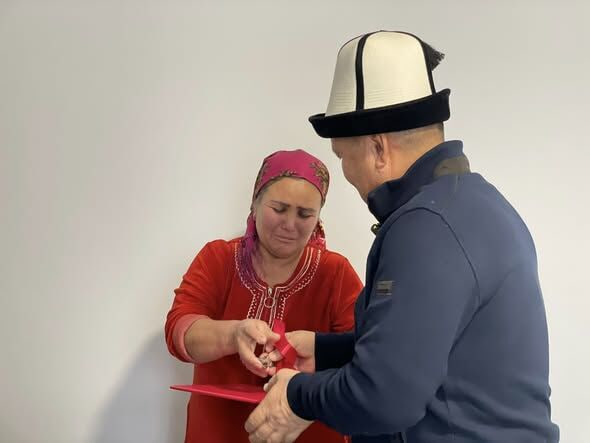 Мэр Оша подарил квартиру матери восьмерых детей