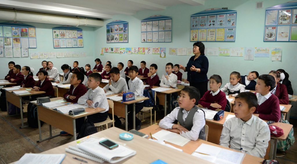 Жапаров: зачем Кыргызстану переход на 12-летнее обучение?