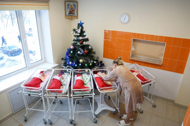 Новорожденные под бой курантов: за Новогодние сутки в Кыргызстане приняли 365 родов Подарок под елку: в Кыргызстане за сутки родилось 365 детей