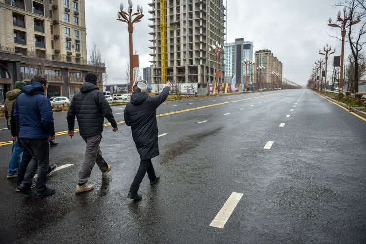 В Бишкеке строят подземные переходы на пр. Айтматова