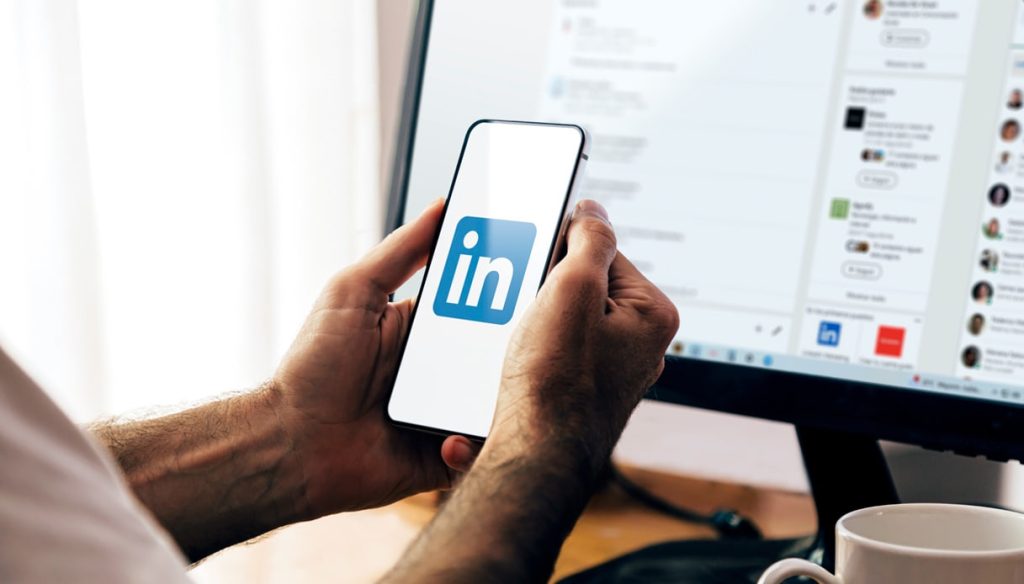 Как LinkedIn стал средством для слежки за своими бывшими