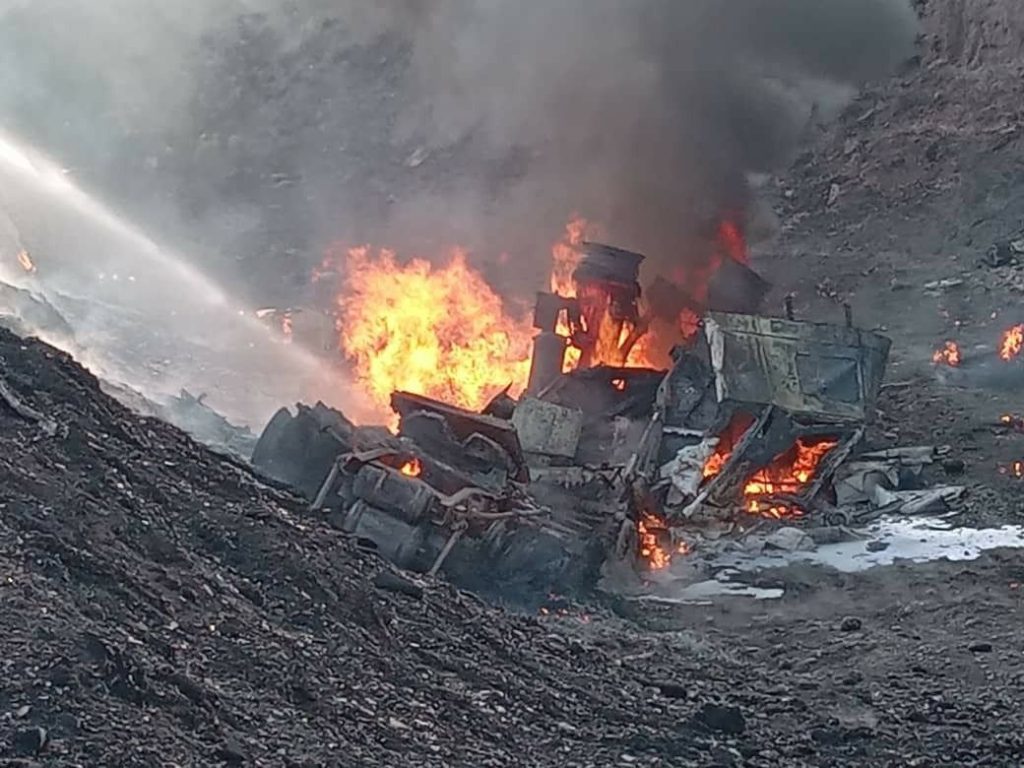 Бензовоз загорелся на трассе Бишкек — Ош: что произошло