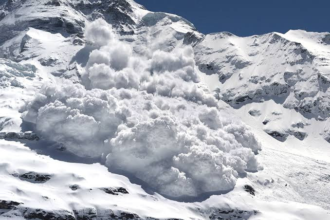 Где лавины на трассах Кыргызстана: МЧС продолжает штормовое предупреждение Штормовое предупреждение: где в Кыргызстане лавины