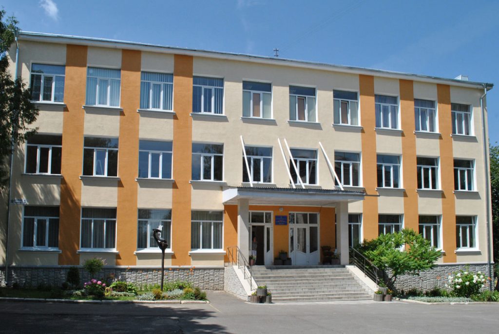 «Полгода без языков и химии»: родители школы №65 бьют тревогу из-за нехватки учителей Что в школе 65 происходит с учителями: полгода некому учить