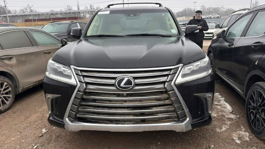 Таможня выявила "махинацию" с годом выпуска Lexus LX 570
