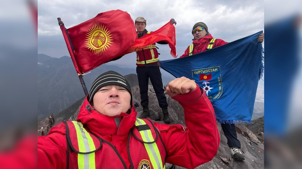 Сорвался на подъёме: украинского туриста эвакуировали с вершины Байчечекей Спасатели эвакуировали украинского туриста с Байчечекей