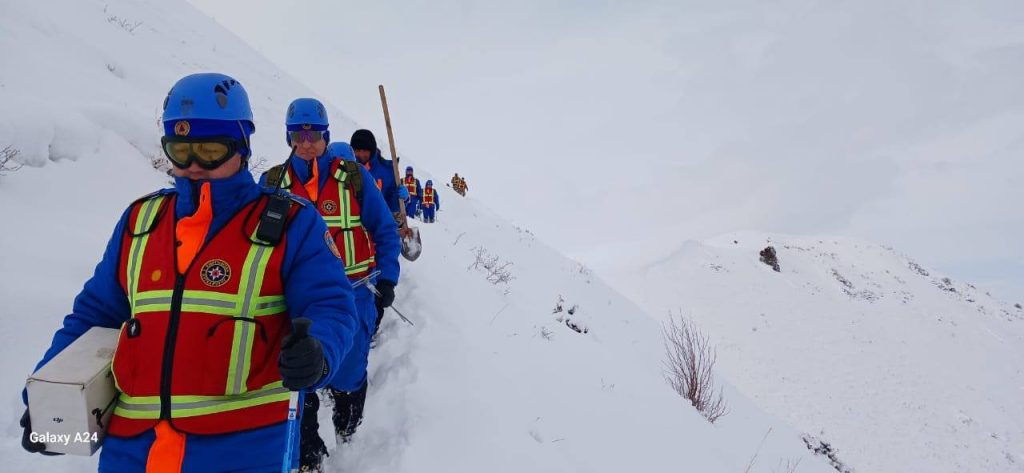 Мужчина под лавиной в Суусамыре: что известно на сейчас